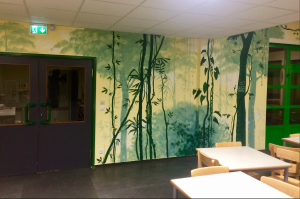Detail aus der Wandbemalung „Wald“ im Speisesaal der Tagesheimstätte St.Pölten